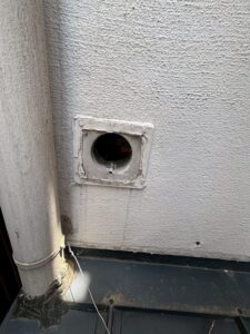 雨漏り原因部ダクト穴修繕 施工前